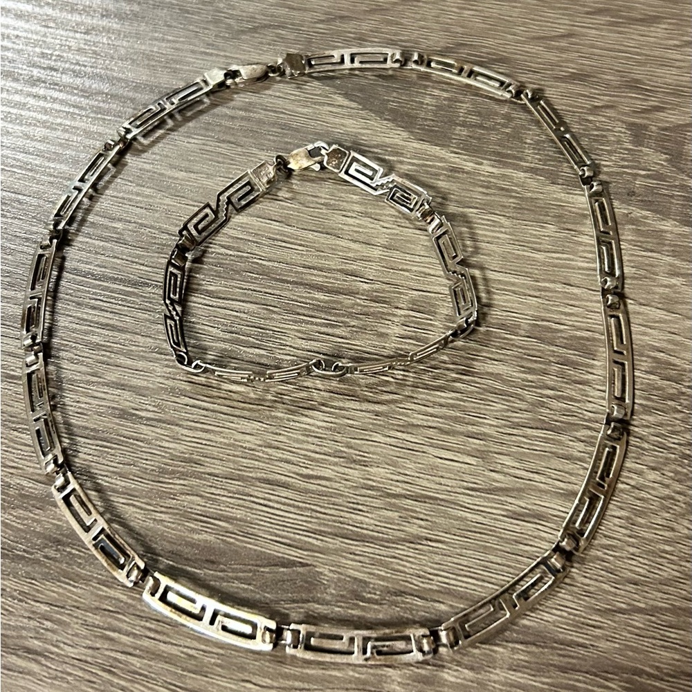 Elegant Silver Necklace and Bracelet Set